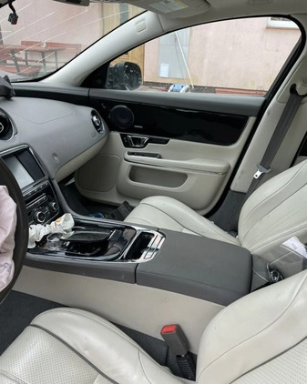 Jaguar XJ cena 24999 przebieg: 38000, rok produkcji 2016 z Tuchola małe 211
